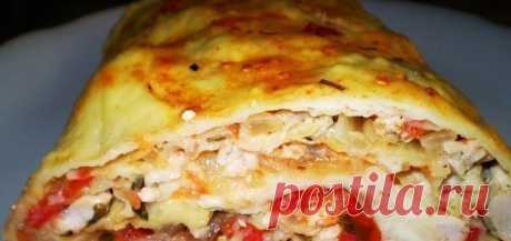 ЛУЧШИЕ НАЧИНКИ ДЛЯ ЛАВАША

1. Рулеты из лаваша с курицей и плавленым сырком

ИНГРЕДИЕНТЫ:
● лаваш — 2 шт.
● куриное филе — 0,25 кг
● сырок плавленый — 1 шт. (у меня со вкусом грибов)
● яйца — 3 шт.
● майонез — почти целая пачка
● чеснок — 1-2 дольки
● соевый соус — по вкусу (я 1 ст. л. взяла, потому что стараюсь все недосаливать)
● растительное масло

ПРИГОТОВЛЕНИЕ:
1. Первым делом надо заняться куриным филе, оно дольше всего доходит до готовности. Помыть, поджарить его на...