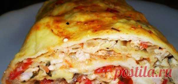 ЛУЧШИЕ НАЧИНКИ ДЛЯ ЛАВАША

1. Рулеты из лаваша с курицей и плавленым сырком

ИНГРЕДИЕНТЫ:
● лаваш — 2 шт.
● куриное филе — 0,25 кг
● сырок плавленый — 1 шт. (у меня со вкусом грибов)
● яйца — 3 шт.
● майонез — почти целая пачка
● чеснок — 1-2 дольки
● соевый соус — по вкусу (я 1 ст. л. взяла, потому что стараюсь все недосаливать)
● растительное масло

ПРИГОТОВЛЕНИЕ:
1. Первым делом надо заняться куриным филе, оно дольше всего доходит до готовности. Помыть, поджарить его на...