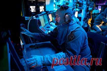 В США испытают беспилотные доставщики ракет. Корпус морской пехоты (КМП) США проведет испытания малозаметных морских дронов нового типа, которые предназначены для скрытной доставки ракет подразделениям на берегу, в феврале, пишет Defense News. Дроны смогут перевозить ракеты Naval Strike Missiles для подразделений на берегу.