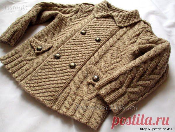 Стильный жакет *Денди* для мальчика связанный спицами