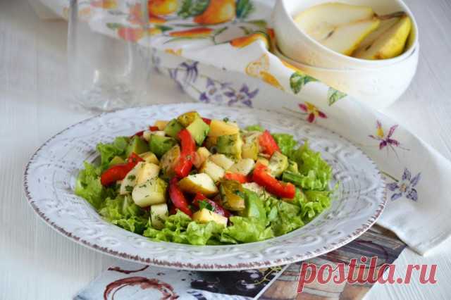 Салат с авокадо, грушей и сыром