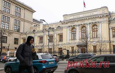 ЦБ: жалоб на навязывание услуг становится меньше. Руководитель службы по защите прав потребителей и обеспечению доступности финансовых услуг Банка России Михаил Мамута отметил, что практически исчез мисселинг