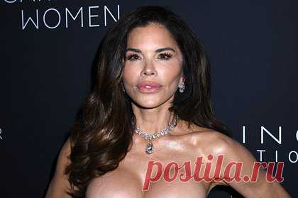 Жена миллиардера Безоса без бюстгальтера пришла на юбилей Крис Дженнер