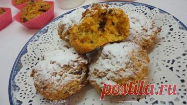 Постные маффины на овсяной муке с морковью, апельсином и сушёной клюквой.