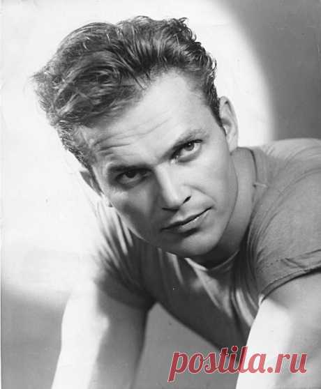 Ральф Микер