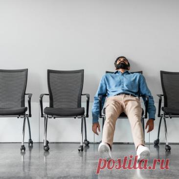 Психотерапевт объясняет, почему безразличие к работе может быть защитной реакцией на потерю смысла, и предлагает вернуть себе опору вне карьеры.