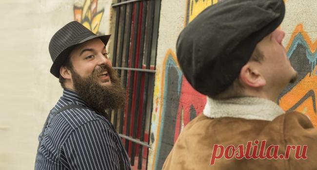 Только наши женщины умеют сиять, как звёзды, порхать, как мотыльки, расцветать, как розы и при этом пахать как лошади...