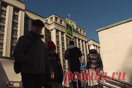 Госдума приняла проект о переходе новых регионов на московское время. Государственная Дума в первом чтении приняла законопроект о переходе новых регионов России на московское время. Об этом сообщается на сайте нижней палаты парламента. Соответствующий документ был внесен в Госдуму еще в феврале. Предлагалось поправками дополнить закон «Об исчислении времени».