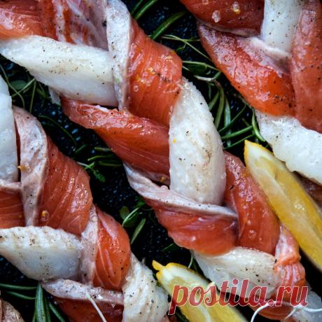 “Коса” из филе рыбы
Оригинальный рецепт приготовления филе белой и красной рыбы, которое переплетено в косы.