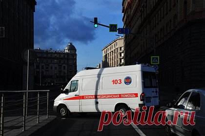 Три человека пострадали при стрельбе таксистов под Петербургом. Под Петербургом три человека пострадали при стрельбе. Инцидент произошел в Кудрово вечером в субботу, 15 июля, на пересечении Английской улицы и Европейского проспекта. Между таксистами разгорелся конфликт, который перерос в стрельбу. У одного из пострадавших поврежден глаз, у другого — шея.