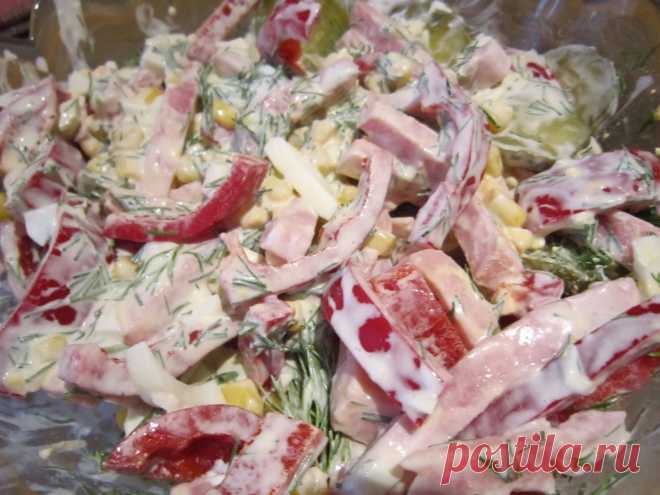 Салат сирний з копченою куркою