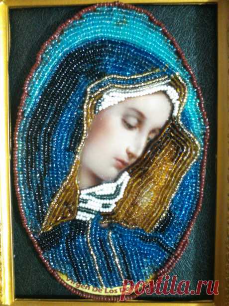 VIRGEN LA DOLOROSA
Imagen decorada completamente con chaquiras