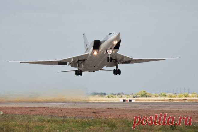 Механизация крыла включает предкрылки, трёхсекционные двухщелевые закрылки, трёхсекционные интерцепторы  , элероны отсутствуют. Интерцепторы работают дифференциально по крену и синхронно — как тормозные щитки, с сохранением функции поперечного управления. Стабилизатор — цельноповоротный. Самолёт имеет фюзеляж типа полумонокок и трёхопорное убирающееся шасси с носовой стойкой. Силовая установка состоит из 2 ТРДДФ НК-25. В форкиле установлена ВСУ ТА-6А.