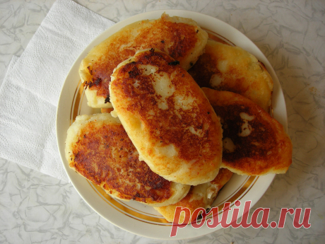 Пирожки из картофельного теста с сосиской внутри. Очень вкусно и просто!