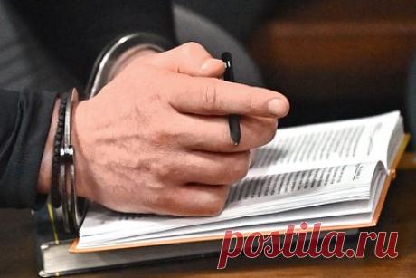 Бывшего российского министра арестовали за неосвоение бюджета. В Саратове суд на три месяца арестовал бывшего министра строительства и ЖКХ области Дмитрия Тепина за неосвоение бюджета. Экс-министр будет под стражей до 17 апреля. Тепин проходит обвиняемым по статье 285 УК РФ. Из-за него не смогли освоить 818 миллионов рублей бюджетных средств