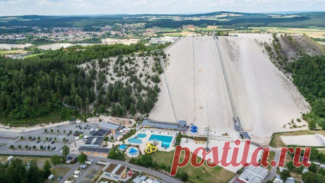 120-метровая искусственная гора песка Монте Каолино на юге Германии - идеальное место для сэндбординга.