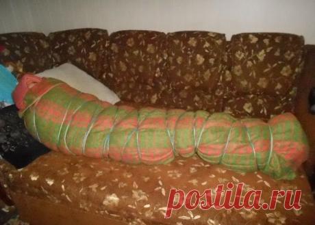 Взрослые дяди заматываются в одеяло, чтобы почувствовать себя лялей (5 фото) . Тут забавно !!!