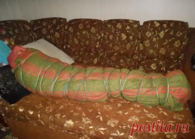 Взрослые дяди заматываются в одеяло, чтобы почувствовать себя лялей (5 фото) . Тут забавно !!!