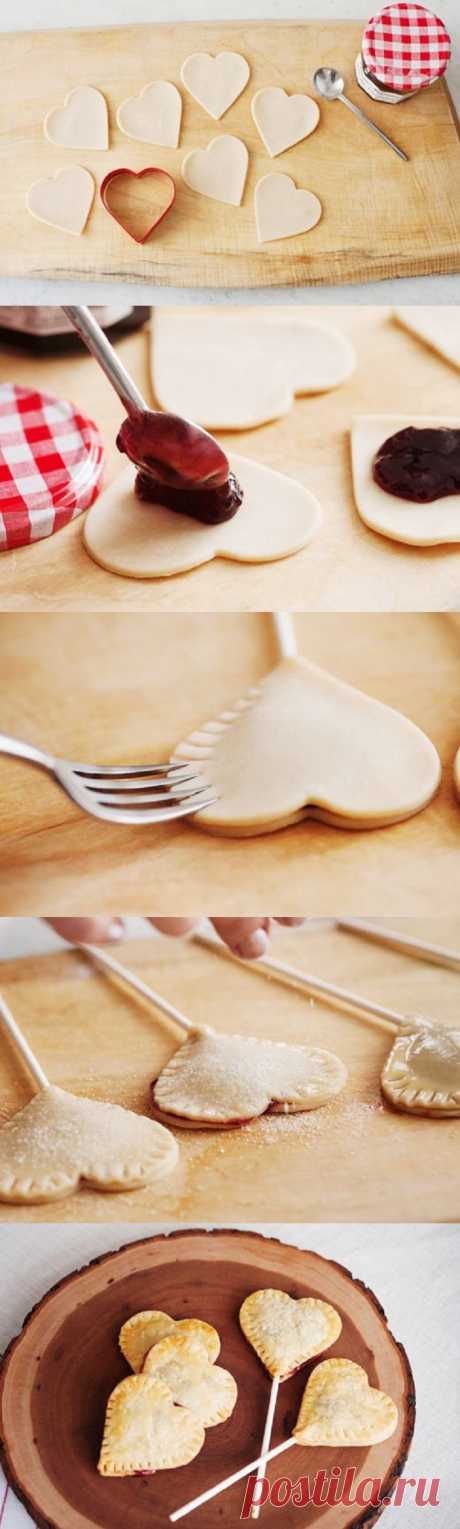 Valentines Day: Mini Cherry Pies - Heart Shaped Pie Pops