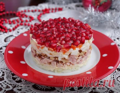 Салат «Красная шапочка». Ингредиенты: яйца куриные, морковь вареная, сыр | Официальный сайт кулинарных рецептов Юлии Высоцкой