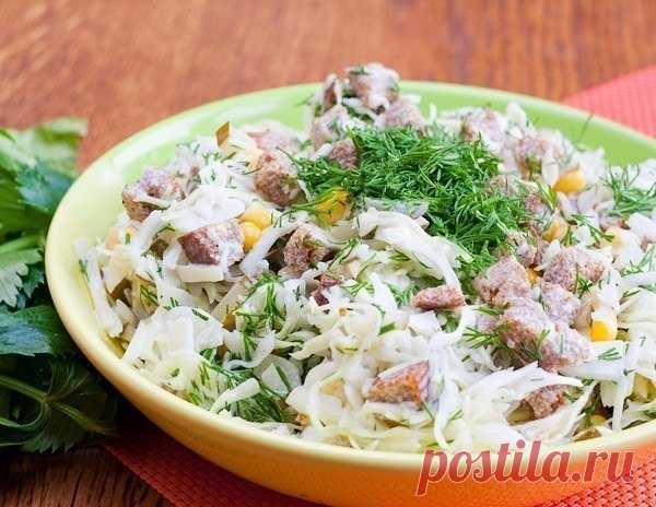 Салат с капустой и сухариками