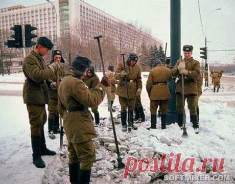 Как служилось в советском “стройбате” / Назад в СССР / Back in USSR