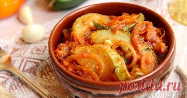 Вкусняшки: Кабачки в томатно-луковом соусе