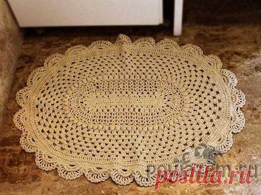 Овальный коврик вязаный крючком, описание и схема по ссылке: http://povjazem.ru/vyazanie-dlya-doma/kovrik-sidushka..