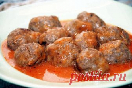 Тефтели из говядины в вкусном томатном соусе Тефтели из говядины в томатном соусе - почти дежурное домашнее блюдо. готовится достаточно быстро, блюдо сытное, особенно с кускусом