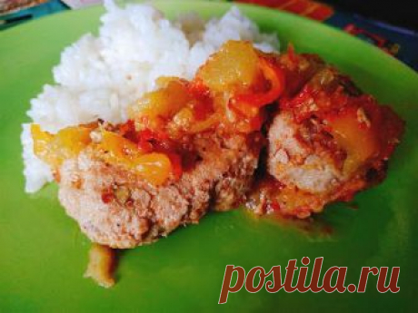 Кулинарная Академия Умных Хозяек: Кюфта в овощном соте Кюфта в овощном соте получается сочной, ароматной, с насыщенным вкусом. Хотя по сути это котлетки, только не совсем обычные.