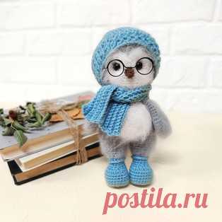 Совёнок амигуруми. Схемы и описания для вязания игрушек крючком! Бесплатный мастер-класс от Алины Заяц по вязанию совёнка крючком. Высота вязаной игрушки примерно 22 см. Для изготовления совы автор использовал пряжу…