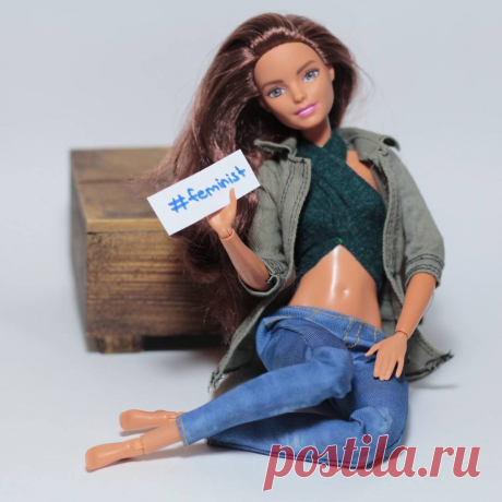 Публикация Barbie 💜 в Instagram • Ноя 24 2017 в 9:06 UTC 71 отметок «Нравится», 5 комментариев — Barbie 💜 (@barbie_mgk) в Instagram: «Feminist😝 #feminist #feminista #studiophotography #feminism #happyfriday #happyfriday…»