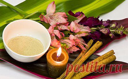 Домашний крем для очень сухой кожи 

Сначала сделаем отвар: одну ст.ложку ромашки зальем половиной стакана воды и будем кипятить не более пятнадцати минут. Отвар обязательно процедим. Далее добавляем туда одну чайную ложку меда и глицерина, все тщательно перемешиваем. Берем другую емкость и растапливаем на водяной бане одну столовую ложку сливочного и оливкового масла.