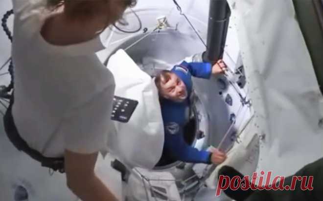 Crew Dragon с космонавтом «Роскосмоса» состыковался с МКС. Видео. Космический корабль Crew Dragon с космонавтом «Роскосмоса» Олегом Платоновым на борту пристыковался к МКС, сообщает NASA.