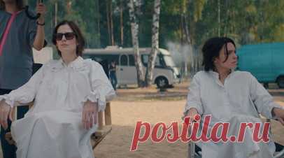 Мечты о «фабрике грёз» и борьба с потусторонней силой: в прокат выходят «Как звёзды», «Шёпот» и другие фильмы. В четверг, 17 августа, на экраны российских кинотеатров выходит картина Давида Дадунашвили «Свидетель», в которой показана история бельгийского скрипача, оказавшегося в начале СВО в украинском посёлке. Кроме того, зрители смогут посмотреть фильм ужасов Серика Бейсеу «Шёпот» о следователе, столкнувшемся в ходе расследования с потусторонней сущностью, и дебютную полнометражную работу…