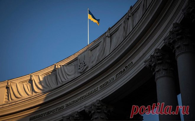 МИД Украины осудил Польшу из-за Дня памяти о жертвах Волынской резни. МИД Украины раскритиковал польские власти, которые решили придать госстатус Дню памяти жертв Волынской резни. По мнению Киева, такие односторонние шаги Варшавы мешают «достижению взаимопонимания и примирения» между сторонами