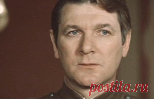 Гибель актера Александра Белявского: что произошло на самом деле Владимир из «Июльского дождя», Александр из «Иронии судьбы, или с легким паром», Фокс из «Место встречи изменить нельзя» - роли Александра Белявского чаще всего были второстепенными, но зато надолго запоминались зрителям… 8 сентября 2012 года, в возрасте 80 лет знаменитый актер ушел из жизни. Но ему суждено было не спокойно умереть в своей постели, а погибнуть при трагических и загадочных обстоятельствах.