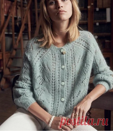 Французская кофточка спицами с ромбами и узором «клубника»