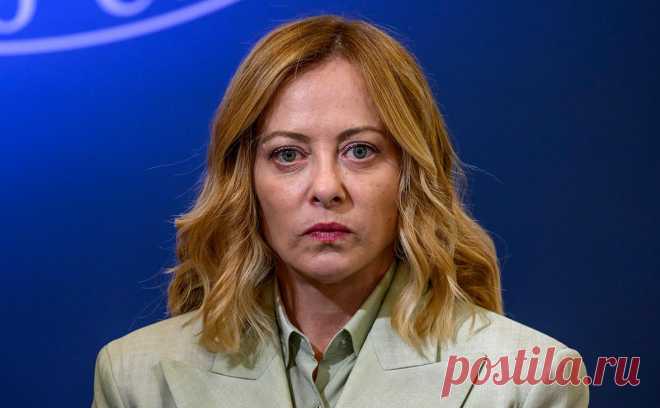 Мелони выступила против отправки европейских военных на защиту Украины. Премьер-министр Италии Джорджа Мелони раскритиковала предложение президента Франции Эмманюэля Макрона направить на Украину европейский миротворческий контингент для ее защиты, пишет газета Corriere della Sera.