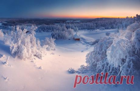 Холодный закат над уральскими горами. Кунгурский район. Автор фото — Сергей Сутковой: nat-geo.ru/photo/user/44653/  |   National Geographic Россия