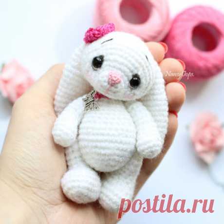 Зайка Фло амигуруми. Схемы и описания для вязания игрушек крючком! Бесплатный мастер-класс по вязанию маленькой зайки по имени Фло от Анастасии Кирсановой. Рост вязаного зайчика, при использовании крючка 1,5 мм, приме…