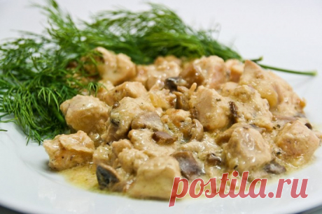 Куриное филе с грибами в сметанном соусе