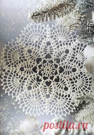 Красивая ажурная салфетка
