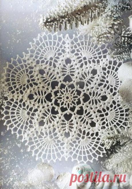 Красивая ажурная салфетка