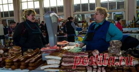 Одесса. На привозе:
- Вы не скажете, сколько стоит мясо 
- Почему не скажу, мы разве ссорились?