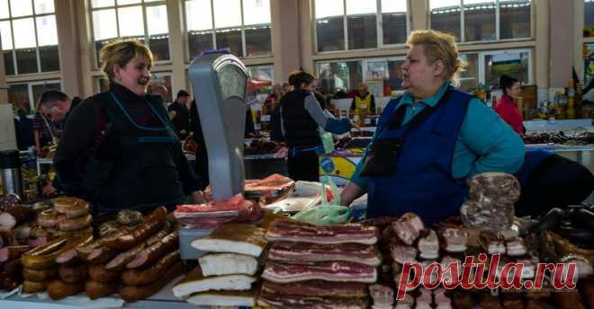 Одесса. На привозе:
- Вы не скажете, сколько стоит мясо 
- Почему не скажу, мы разве ссорились?