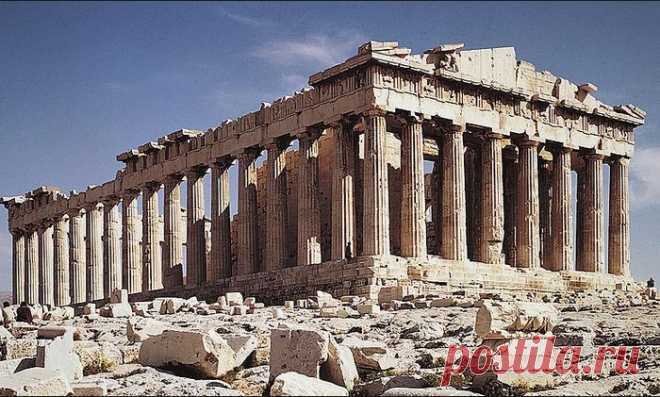 Стили древнегреческих храмов Мерой всего греки считали человека, поэтому именно пропорции человеческого тела заложены в облике античных колонн.Древнегреческая архитектура остаётся