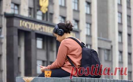 В Госдуме предупредили о снижении скорости загрузки YouTube до 70%. До конца текущей недели скорость загрузки YouTube на стационарных компьютерах может снизиться до 40%, а к концу следующей — уже до 70%, сообщил в своем телеграм-канале глава комитета Госдумы по информполитике Александр Хинштейн.