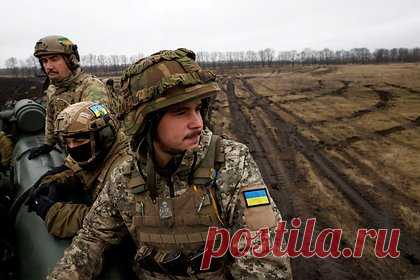 Боец «Вагнера» сообщил о подтягивании тыловых войск ВСУ к Артемовску. Боец ЧВК «Вагнер» сообщил, что Вооруженные силы Украины (ВСУ) подтягивают тыловые войска к Артемовску. По словам бойца, у украинских военных не хватает сил. «Подтягивают тыловые войска с тыловых позиций», — добавил он, отметив, что ВСУ несут на этом направлении большие потери.