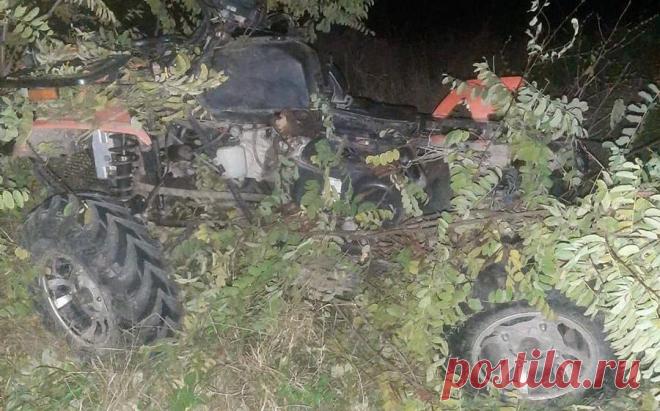 В Крыму трое подростков погибли в ДТП. Трое подростков на питбайках и квадроцикле погибли в аварии в Нижнегорском районе Крыма, еще один доставлен в больницу.